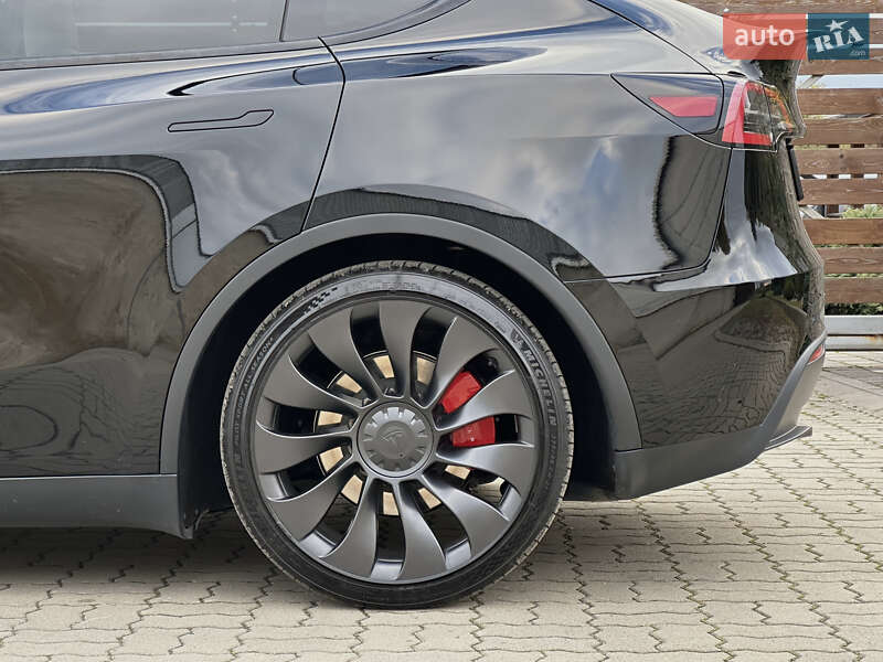 Внедорожник / Кроссовер Tesla Model Y 2023 в Стрые
