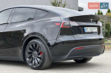 Позашляховик / Кросовер Tesla Model Y 2023 в 