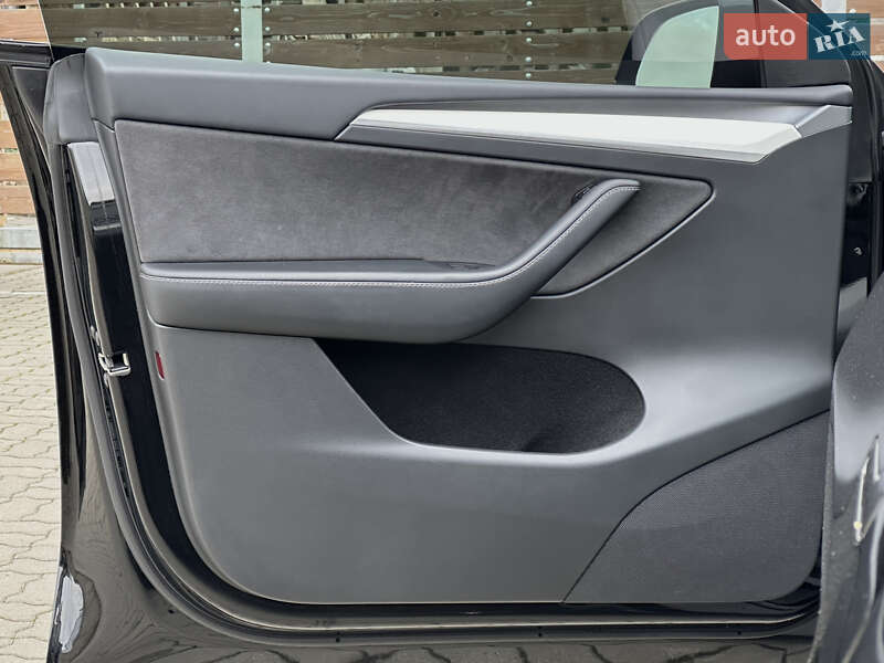 Внедорожник / Кроссовер Tesla Model Y 2023 в Стрые