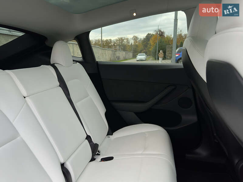 Внедорожник / Кроссовер Tesla Model Y 2023 в Стрые