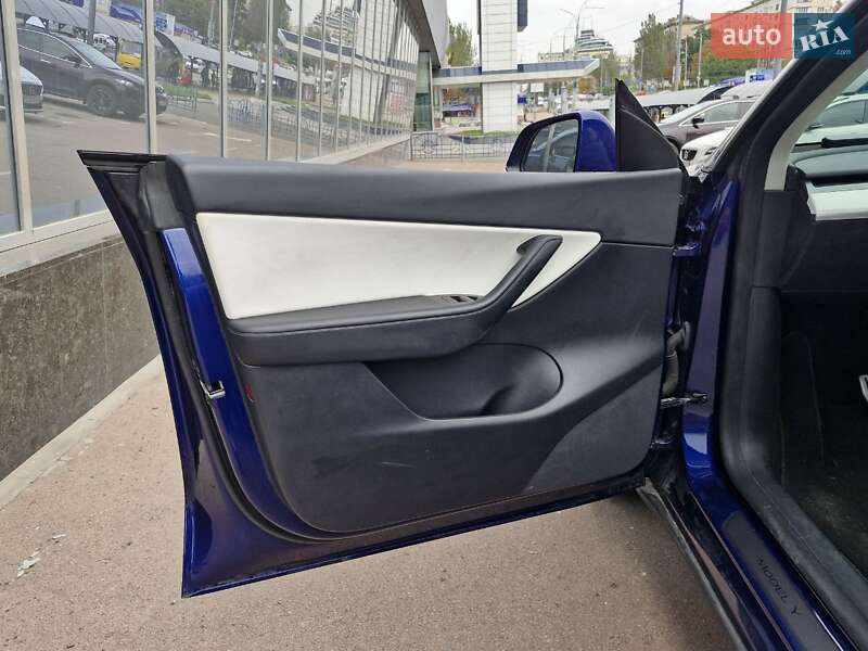 Позашляховик / Кросовер Tesla Model Y 2022 в Києві