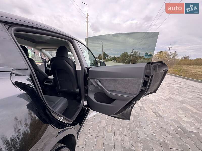 Внедорожник / Кроссовер Tesla Model Y 2024 в Сарнах