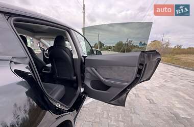 Позашляховик / Кросовер Tesla Model Y 2024 в  фото 8 Позашляховик / Кросовер Tesla Model Y 2024 в