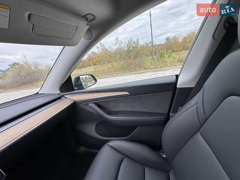 Внедорожник / Кроссовер Tesla Model Y 2024 в Сарнах