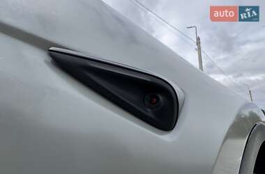 Позашляховик / Кросовер Tesla Model Y 2024 в  фото 26 Позашляховик / Кросовер Tesla Model Y 2024 в