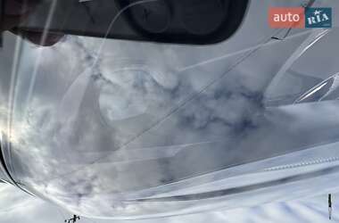Позашляховик / Кросовер Tesla Model Y 2024 в  фото 28 Позашляховик / Кросовер Tesla Model Y 2024 в