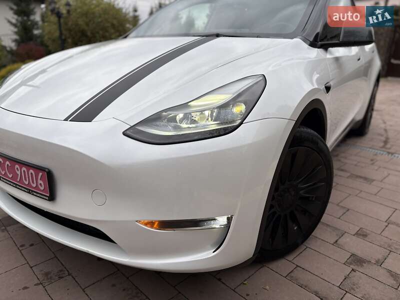 Позашляховик / Кросовер Tesla Model Y 2023 в Новояворівську