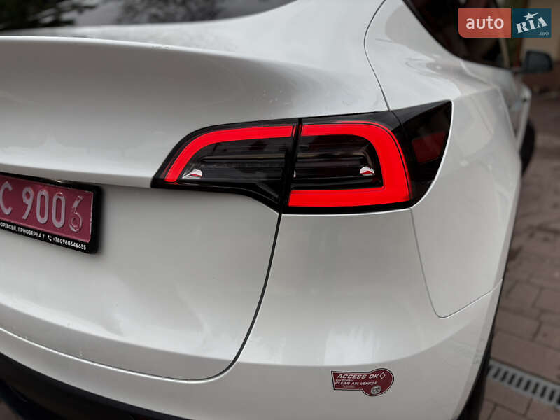 Позашляховик / Кросовер Tesla Model Y 2023 в Новояворівську