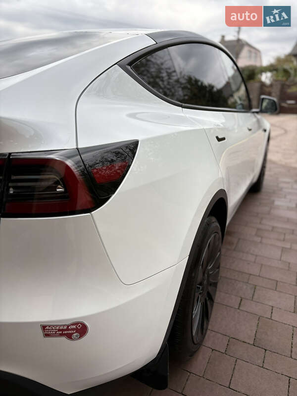 Позашляховик / Кросовер Tesla Model Y 2023 в Новояворівську