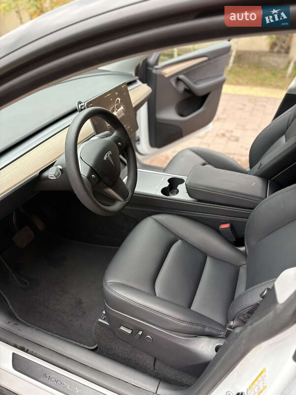 Позашляховик / Кросовер Tesla Model Y 2023 в Новояворівську