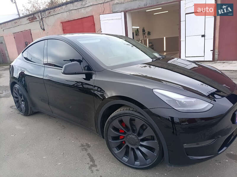 Внедорожник / Кроссовер Tesla Model Y 2024 в Тернополе