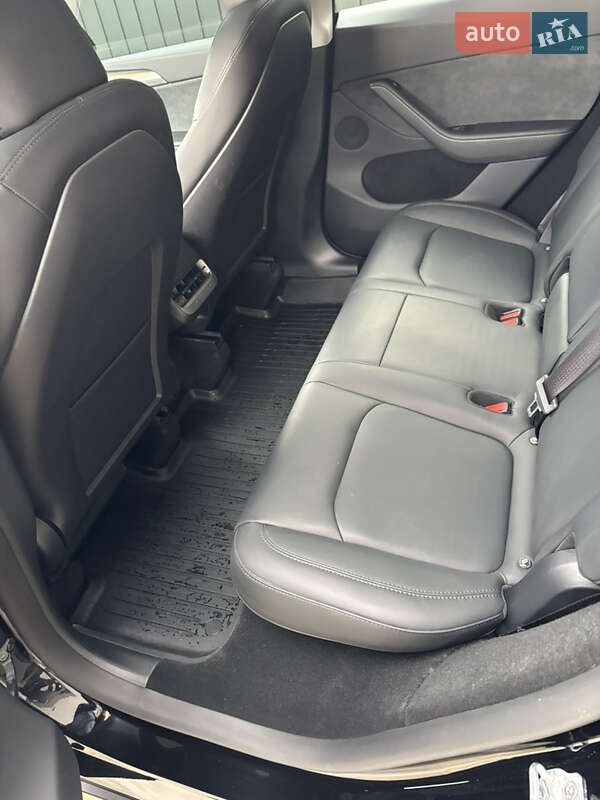 Внедорожник / Кроссовер Tesla Model Y 2024 в Тернополе