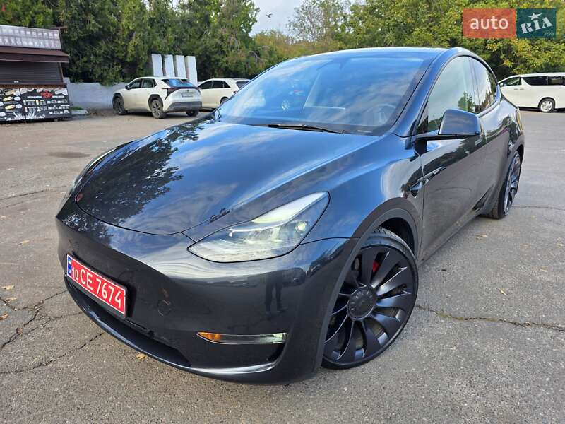 Tesla Model Y 2024