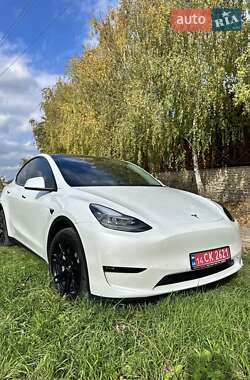 Позашляховик / Кросовер Tesla Model Y 2023 в  фото 11 Позашляховик / Кросовер Tesla Model Y 2023 в