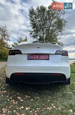 Позашляховик / Кросовер Tesla Model Y 2023 в  фото 2 Позашляховик / Кросовер Tesla Model Y 2023 в