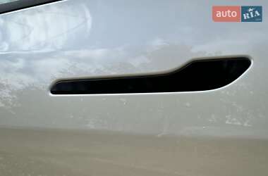 Позашляховик / Кросовер Tesla Model Y 2023 в  фото 26 Позашляховик / Кросовер Tesla Model Y 2023 в