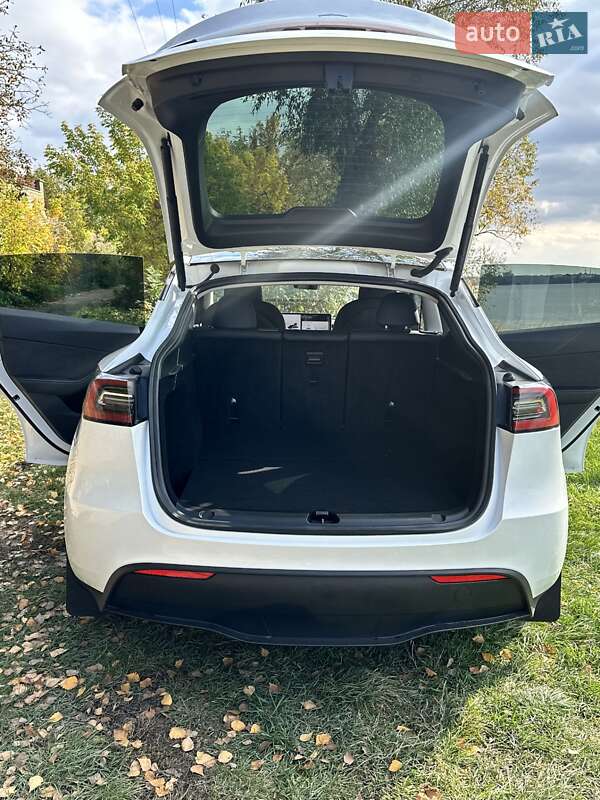 Позашляховик / Кросовер Tesla Model Y 2023 в Тернополі фото 43 Позашляховик / Кросовер Tesla Model Y 2023 в Тернополі