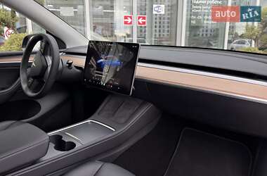 Внедорожник / Кроссовер Tesla Model Y 2024 в 