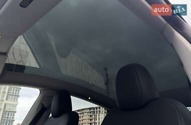 Внедорожник / Кроссовер Tesla Model Y 2024 в 