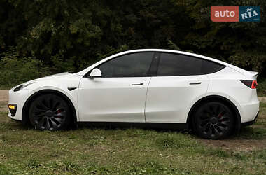 Позашляховик / Кросовер Tesla Model Y 2022 в  фото 10 Позашляховик / Кросовер Tesla Model Y 2022 в