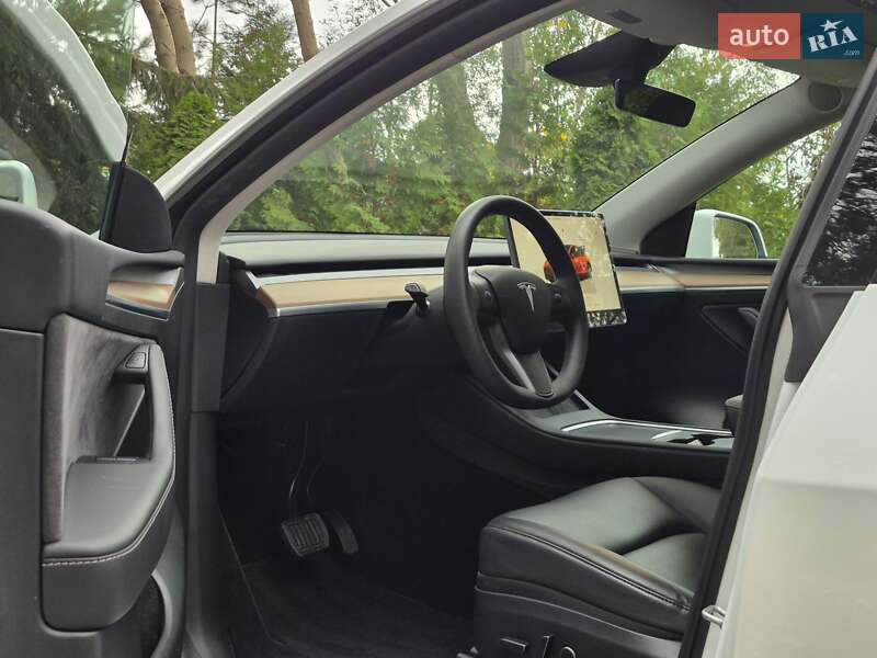 Позашляховик / Кросовер Tesla Model Y 2023 в Львові фото 10 Позашляховик / Кросовер Tesla Model Y 2023 в Львові