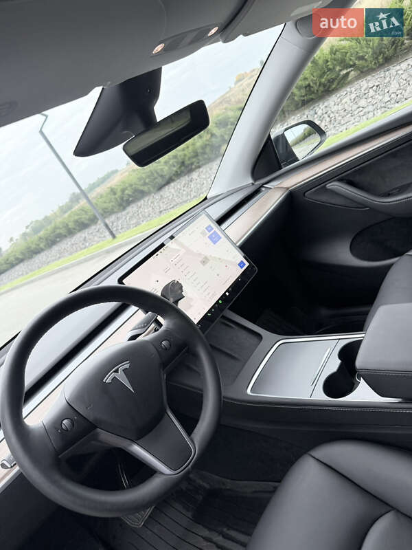 Внедорожник / Кроссовер Tesla Model Y 2024 в Киеве