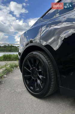 Внедорожник / Кроссовер Tesla Model Y 2021 в 
