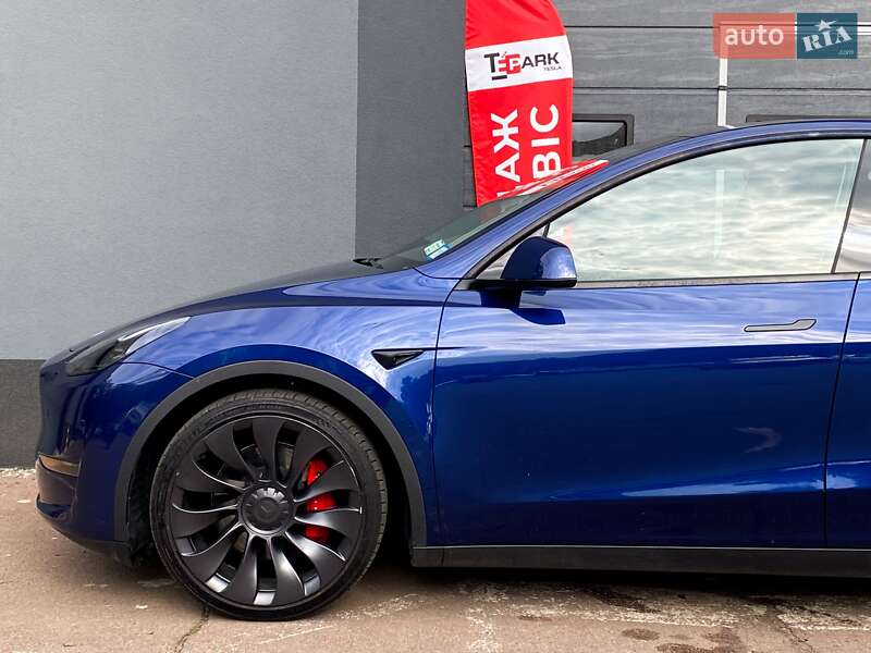 Позашляховик / Кросовер Tesla Model Y 2024 в Києві