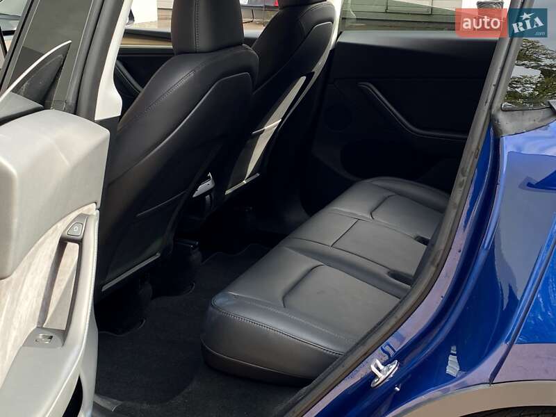 Позашляховик / Кросовер Tesla Model Y 2024 в Києві