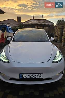 Внедорожник / Кроссовер Tesla Model Y 2021 в 