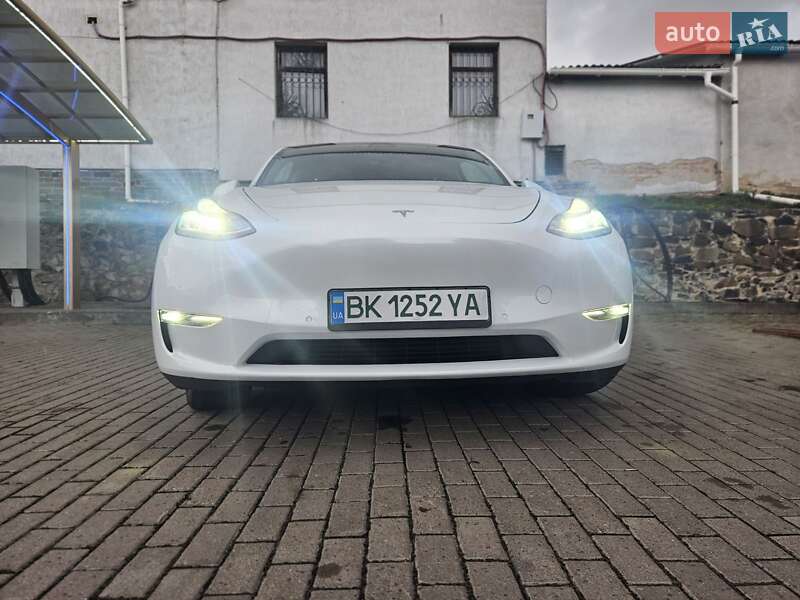 Позашляховик / Кросовер Tesla Model Y 2021 в Рівному