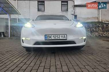 Внедорожник / Кроссовер Tesla Model Y 2021 в 