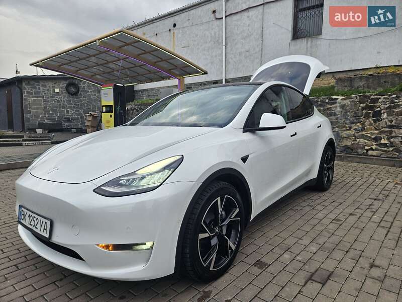 Позашляховик / Кросовер Tesla Model Y 2021 в Рівному