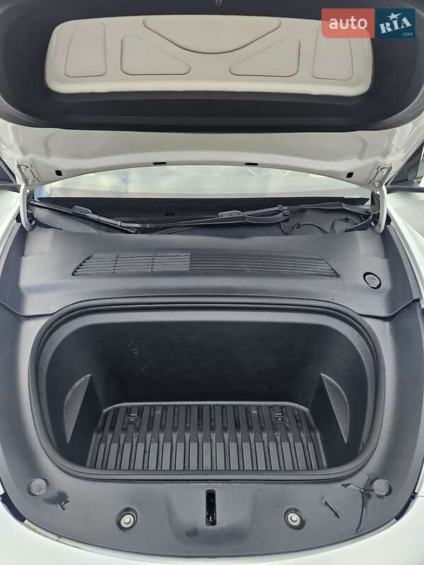 Позашляховик / Кросовер Tesla Model Y 2021 в Рівному