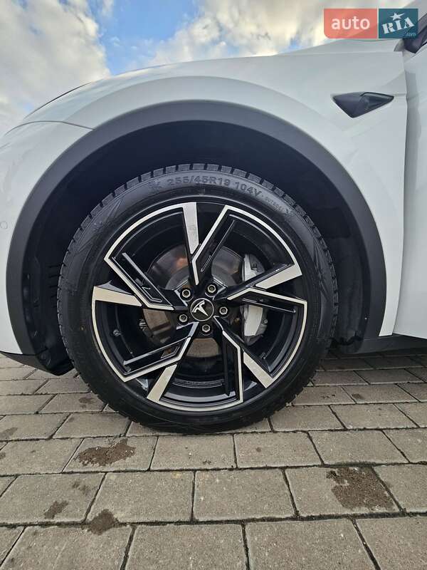 Позашляховик / Кросовер Tesla Model Y 2021 в Рівному