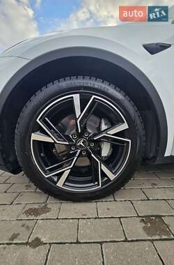 Внедорожник / Кроссовер Tesla Model Y 2021 в 