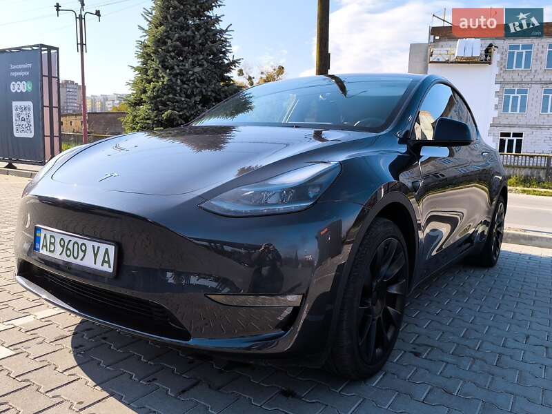 Tesla Model Y 2024