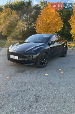 Позашляховик / Кросовер Tesla Model Y 2023 в  фото 8 Позашляховик / Кросовер Tesla Model Y 2023 в