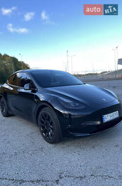 Позашляховик / Кросовер Tesla Model Y 2023 в  фото 13 Позашляховик / Кросовер Tesla Model Y 2023 в