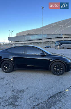 Позашляховик / Кросовер Tesla Model Y 2023 в  фото 14 Позашляховик / Кросовер Tesla Model Y 2023 в