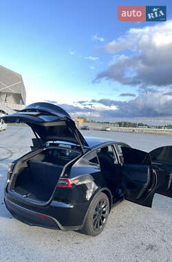 Позашляховик / Кросовер Tesla Model Y 2023 в  фото 44 Позашляховик / Кросовер Tesla Model Y 2023 в