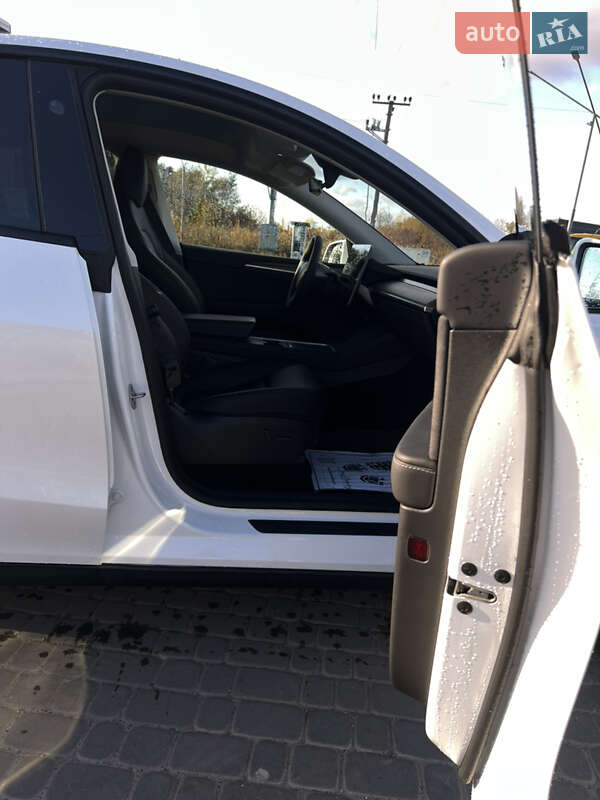 Позашляховик / Кросовер Tesla Model Y 2024 в Жовкві фото 12 Позашляховик / Кросовер Tesla Model Y 2024 в Жовкві