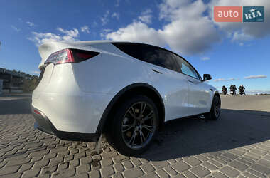 Позашляховик / Кросовер Tesla Model Y 2024 в 