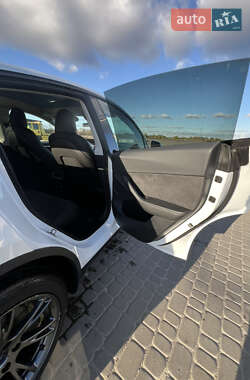 Позашляховик / Кросовер Tesla Model Y 2024 в 
