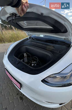 Позашляховик / Кросовер Tesla Model Y 2024 в 