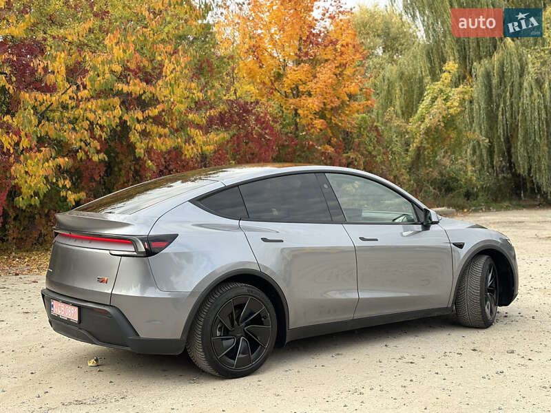 Внедорожник / Кроссовер Tesla Model Y 2025 в Львове
