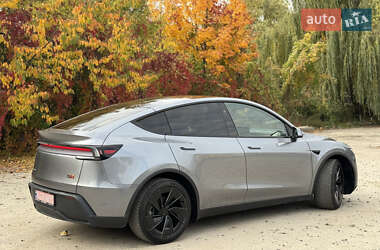 Позашляховик / Кросовер Tesla Model Y 2025 в 