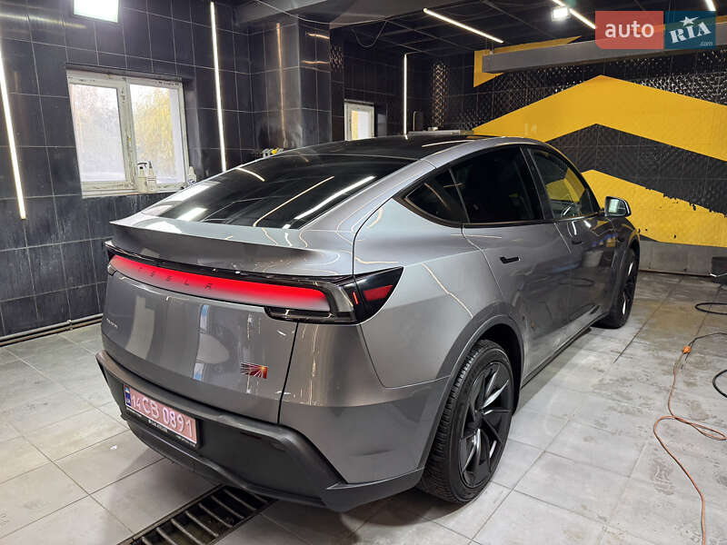 Внедорожник / Кроссовер Tesla Model Y 2025 в Львове