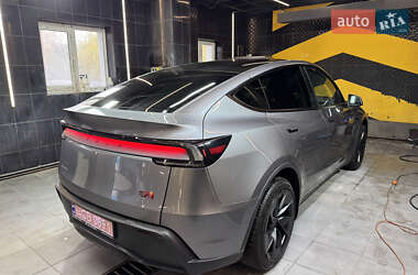 Позашляховик / Кросовер Tesla Model Y 2025 в 