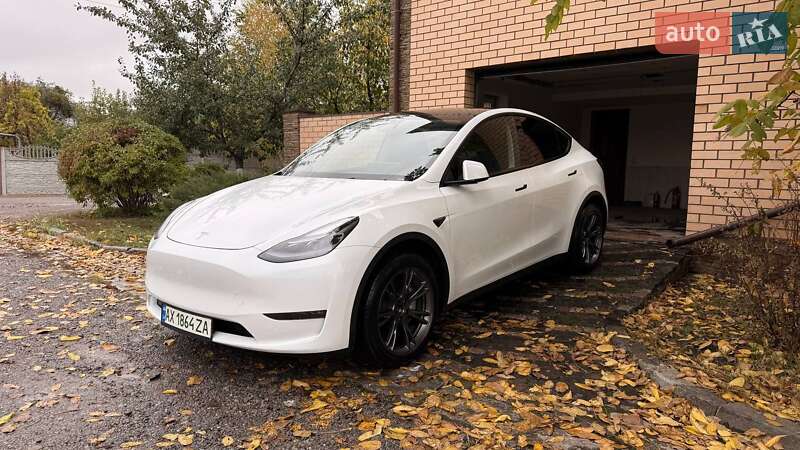 Tesla Model Y 2024